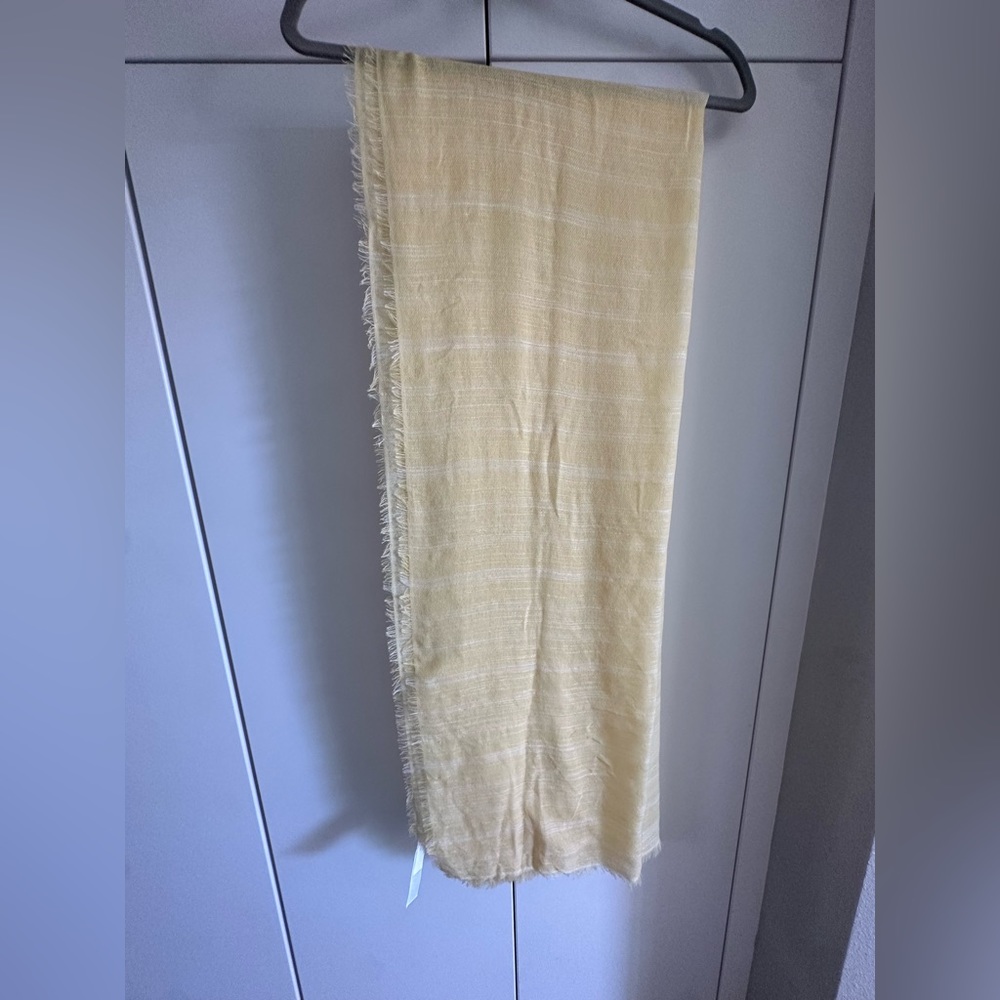 Gap scarf
